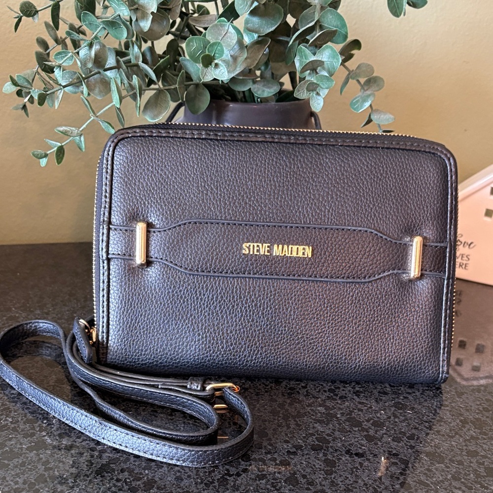 5/$30 Steve Madden Black Pebbled Leather Crossbody with Adjustable Strap NWOT